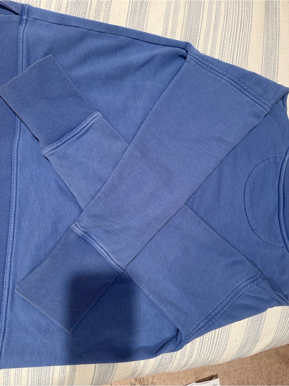 LIKE NEW/PRO CLEANED Vineyard Vines "Making Waves" Blue Crewneck Sweatshirt | M - Picture 4 of 4